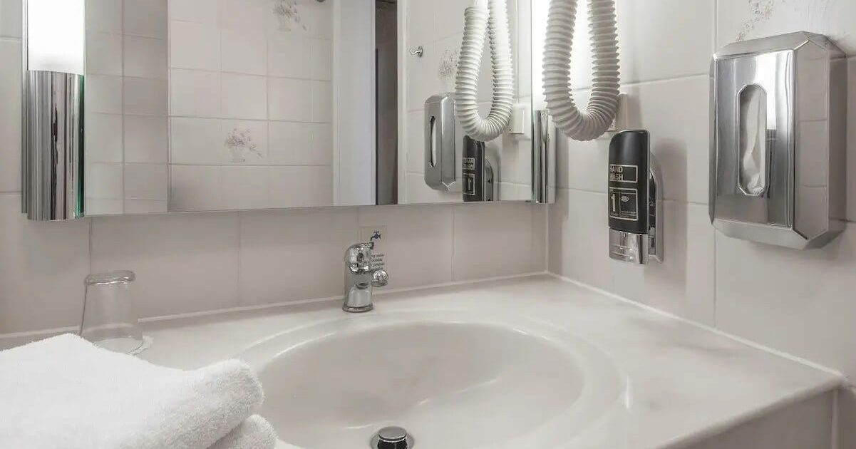 BAD-Doppel-Urban-Smart Modernes Badezimmer im Doppelzimmer Urban Smart im Hotel Europäischer Hof München