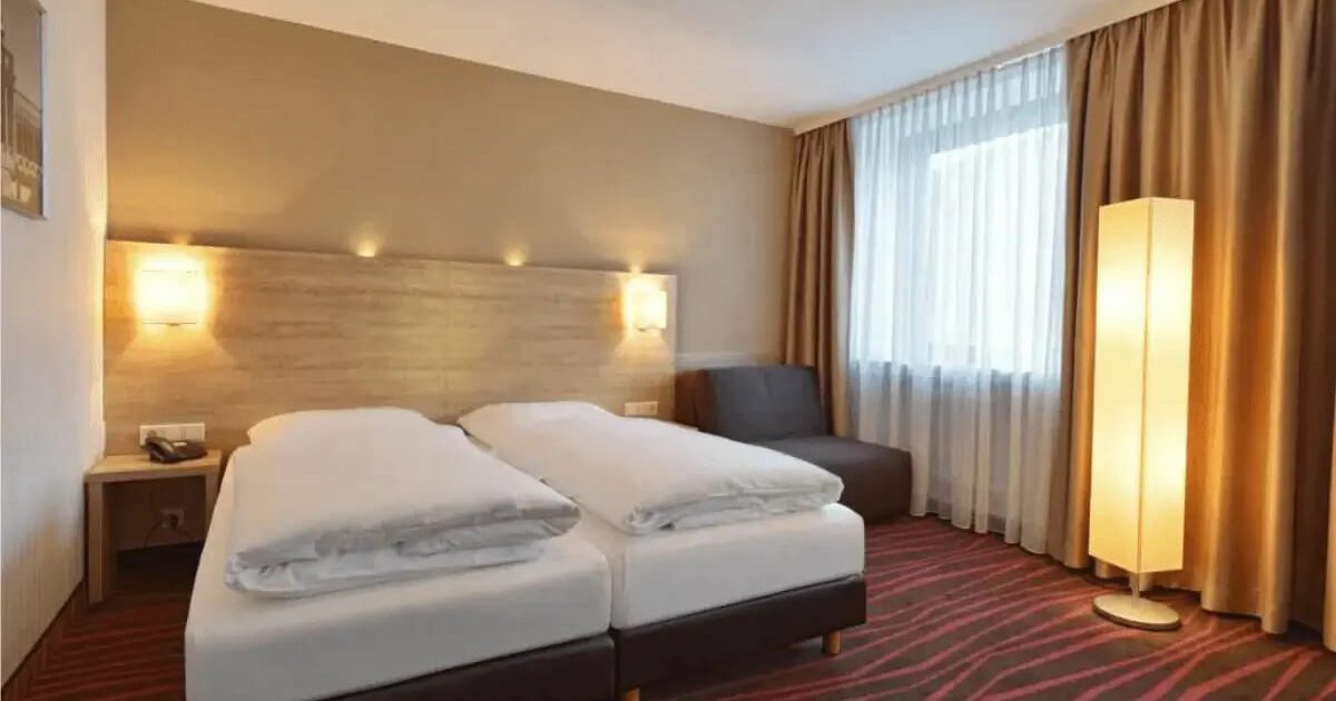 HEH-Dreibettzimmer_1 Geräumiges und helles Dreibettzimmer im Hotel Europäischer Hof München mit moderner Ausstattung und drei komfortablen Betten