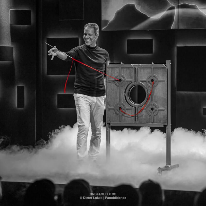 AlexanderKristMuenchen Alexander Krist bei einer Zaubershow im Kristelli-Theater in München