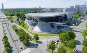 BMW Welt in München von oben Drohnenansicht im Sommer